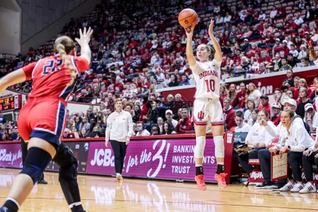 BLOOMINGTON, IN - December 4, 2024 - guard Shay Ciezki #10 of the Indiana Hoosiers during the game between the Southern Indiana Screaming Eagles and the Indiana Hoosiers at Simon Skjodt Assembly Hall in Bloomington, IN. Photo By Indiana Athletics