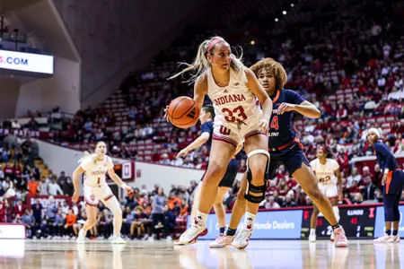 BLOOMINGTON, IN - January 16, 2025 - guard Sydney Parrish #33 of the Indiana Hoosiers during the game between the Illinois Fighting Illini and the Indiana Hoosiers at Simon Skjodt Assembly Hall in Bloomington, IN. Photo By Levi Jones/Indiana Athletics