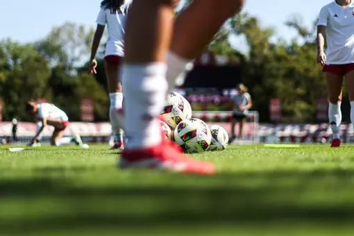 BLOOMINGTON, IN - September 28, 2025 - the Indiana Hoosiers Women's Soccer Team during the game between the Oregon Ducks and the Indiana Hoosiers at Bill Armstrong Stadium in Bloomington, IN. Photo By Benjamin Harper/Indiana Athletics