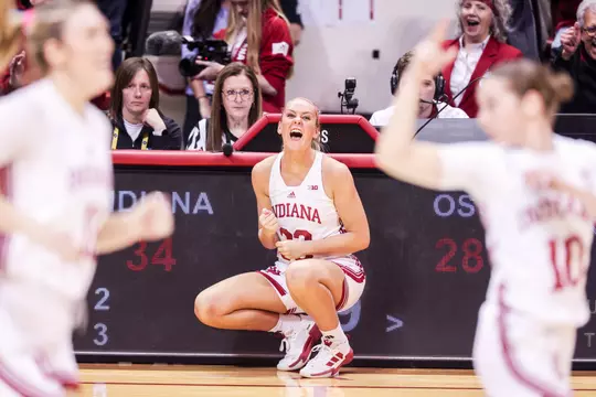 BLOOMINGTON, IN - February 20, 2025 - guard Sydney Parrish #33 of the Indiana Hoosiers during the game between the Ohio State Buckeyes and the Indiana Hoosiers at Simon Skjodt Assembly Hall in Bloomington, IN. Photo By Indiana Athletics
