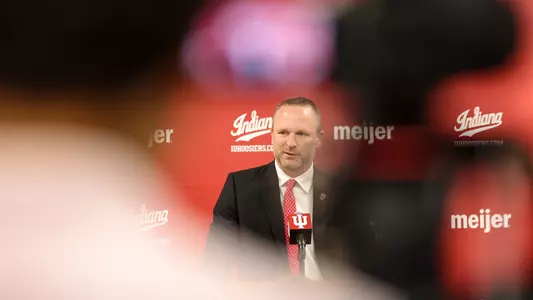 Darian DeVries intro press conference