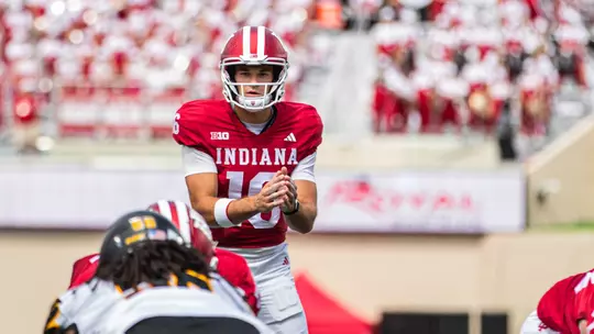 BLOOMINGTON, IN - September 06, 2025 - quarterback Alberto Mendoza #16 of the Indiana Hoosiers during the game between the Kennesaw State Owls and the Indiana Hoosiers at Merchants Bank Field at Memorial Stadium in Bloomington, IN. Photo By Benjamin Harper/Indiana Athletics