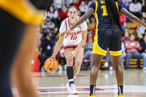 BLOOMINGTON, IN - January 11, 2026 - guard Shay Ciezki #10 of the Indiana Hoosiers during the game between the Iowa Hawkeyes and the Indiana Hoosiers at Simon Skjodt Assembly Hall in Bloomington, IN. Photo By Indiana Athletics