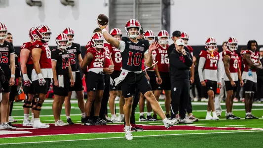 BLOOMINGTON, IN - March 28, 2026 - quarterback Josh Hoover #10 of the Indiana Hoosiers during spring practice at John Mellencamp Pavillion in Bloomington, IN Photo By Luke Miller/Indiana Athletics