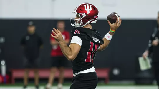 BLOOMINGTON, IN - March 26, 2026 - quarterback Josh Hoover #10 of the Indiana Hoosiers during spring practice at John Mellencamp Pavillion in Bloomington, IN. Photo By Dani Meersman/Indiana Athletics