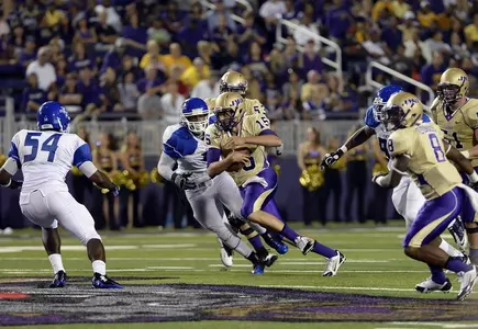 2013JMUFB-CCSU-31.jpg - Daniel Schiele