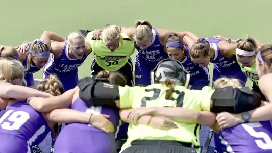 17FH-teamhuddle-Duke**