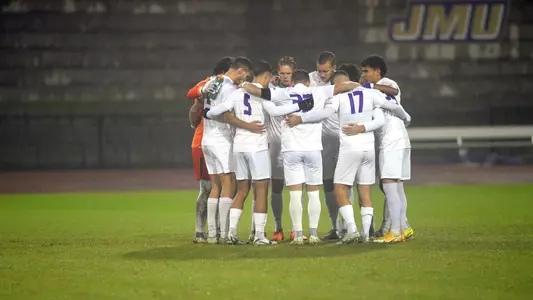 Men's soccer huddle vs. Kentucky