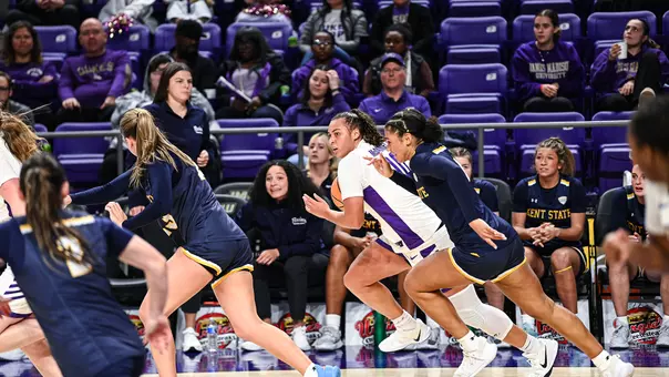 Peyton McDaniel Dribbling Up Court vs Kent State 110325