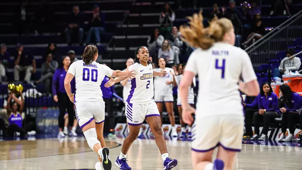 Kylie Marshall High Five vs Queens 110925