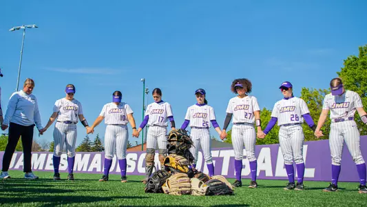 JMU Softball huddle vs Southern Miss
