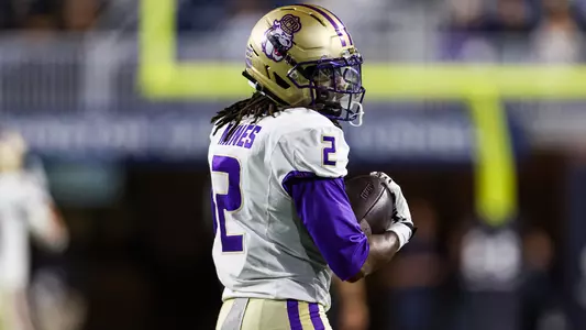 Jayden Mines holds the ball against Georgia Southern