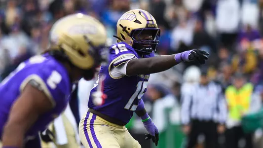 JT Hooten singals to his teammates prior to the snap against Marshall