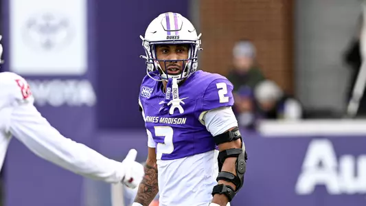 Elijah Culp defends against Washington State