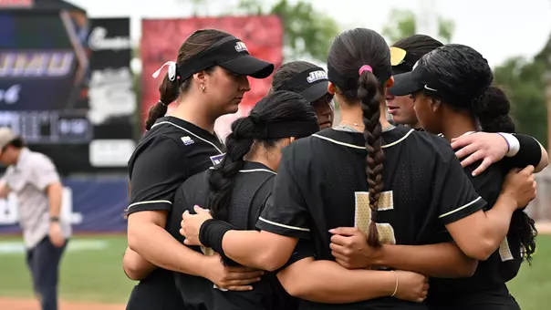 JMU Softball Huddle vs. Texas State