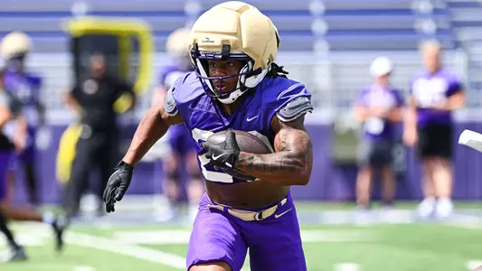 Malachi Fannin Render takes a handoff during a JMU football practice