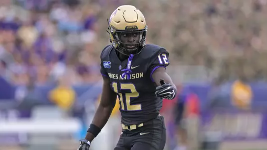 Za'Ron Collins lines up before a snap against Wagner