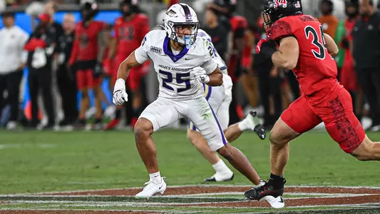 Terrance Jones drops into coverage at San Diego State