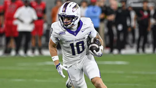 Braeden Wisloski carries the ball after making a catch at San Diego State