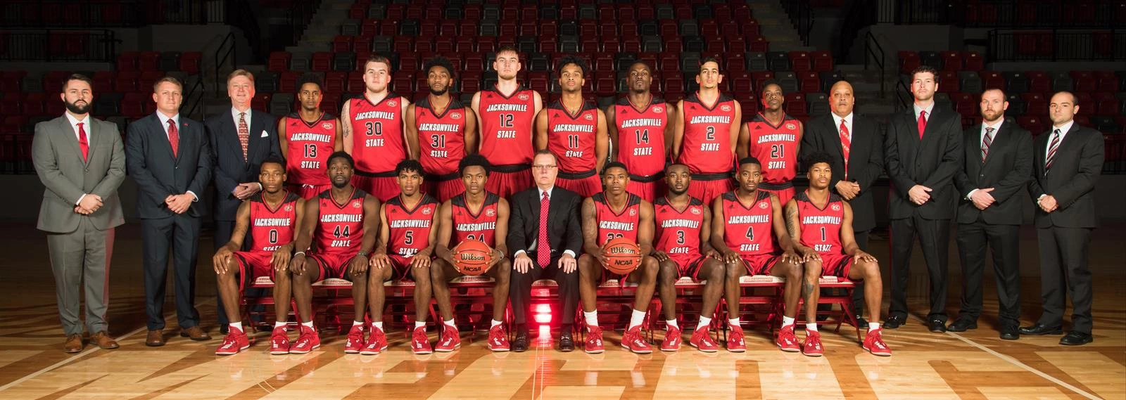 2017-18 Men's Basketball Team Photo - Cropped