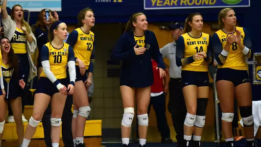 vball_action_bench_cheer_31
