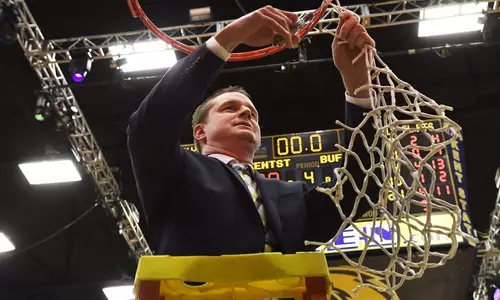 wbb_action_starkey_04