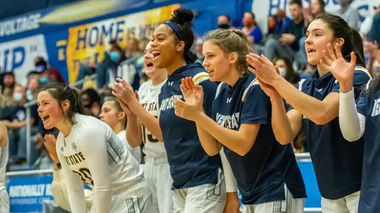 wbb_action_team_32