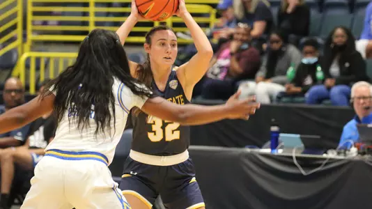 wbb_action_young09