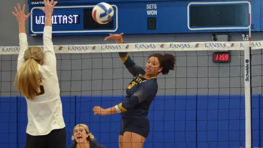 vball_action_matthews_09