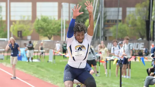 motf_action_hairston02