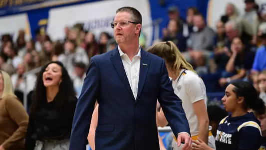 wbb_action_starkey_18