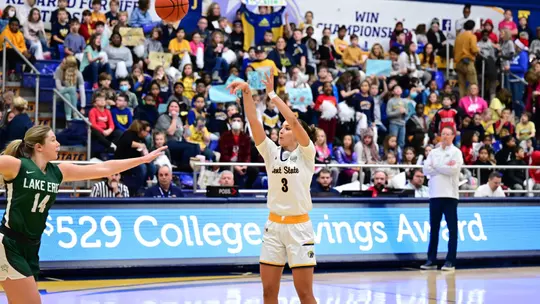 wbb_action_hauser_08
