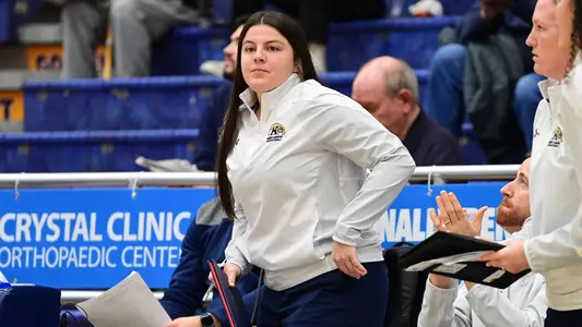 wbb_coach_salisbury_01