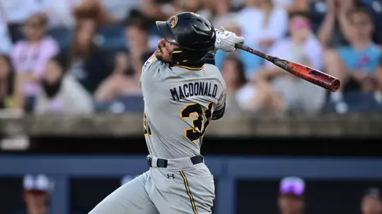 baseball_action_macdonald03