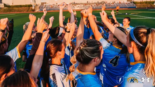 Women's soccer huddle 2024