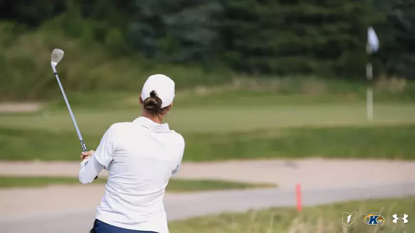 Veronika kedronova chipping onto the green at the Boilermakrer Classic