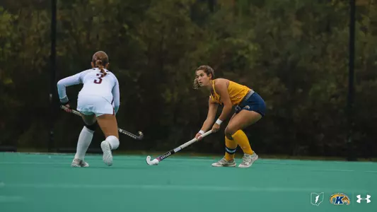 Eva Usoz getting ready for a pass against Bellarmine