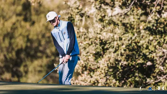 Nolan Haynes chipping a shot onto the green