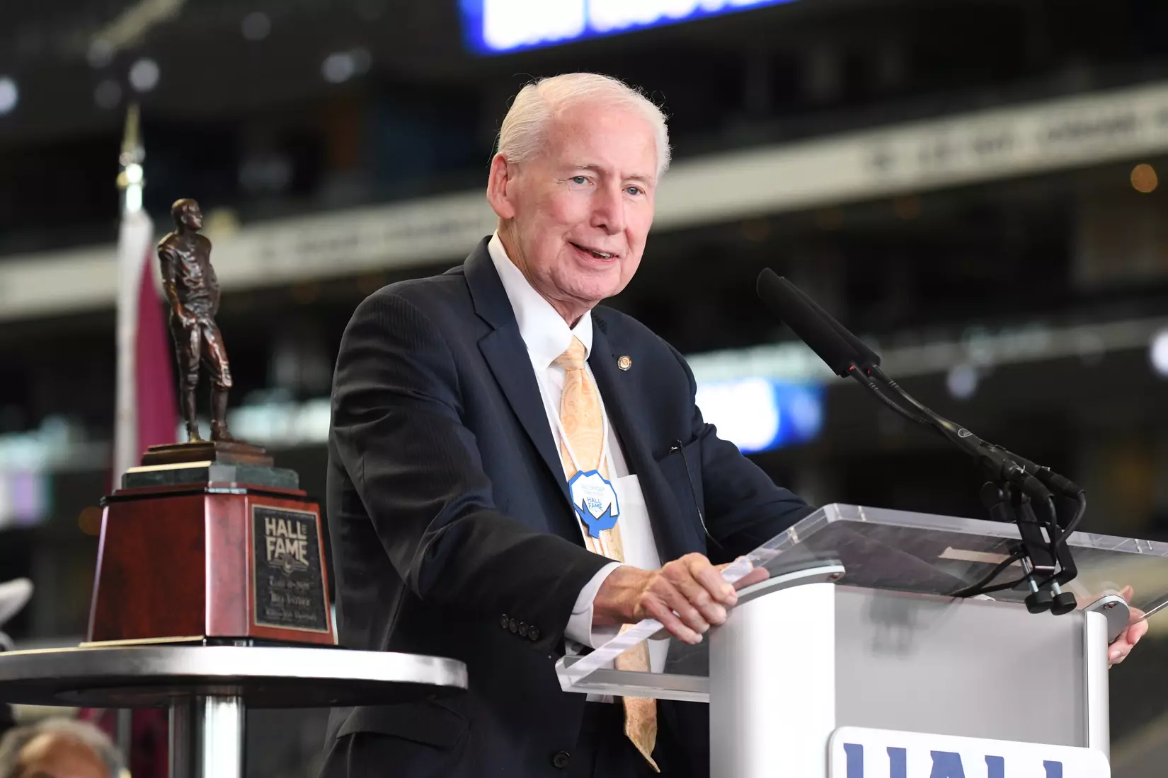 The Goodyear Cotton Bowl Classic celebrated the 2020 Hall of Fame class with an induction ceremony on October 5, 2021 at AT&T Stadium. The 12th Cotton Bowl Hall of Fame Class includes Kansas State quarterback Jonathan Beasley, Notre Dame split end Tom Gatewood, Arkansas guard Jerry Jones, Ole Miss running back/wide receiver Dexter McCluster, Texas defensive end Cory Redding, Boston College linebacker Bill Romanowski and Kansas State head coach Bill Snyder. Photo by Ian Halperin/Cotton Bowl