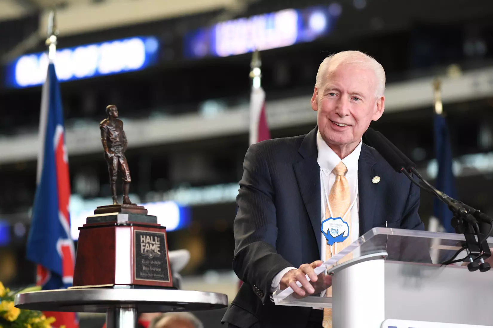 The Goodyear Cotton Bowl Classic celebrated the 2020 Hall of Fame class with an induction ceremony on October 5, 2021 at AT&T Stadium. The 12th Cotton Bowl Hall of Fame Class includes Kansas State quarterback Jonathan Beasley, Notre Dame split end Tom Gatewood, Arkansas guard Jerry Jones, Ole Miss running back/wide receiver Dexter McCluster, Texas defensive end Cory Redding, Boston College linebacker Bill Romanowski and Kansas State head coach Bill Snyder. Photo by Ian Halperin/Cotton Bowl