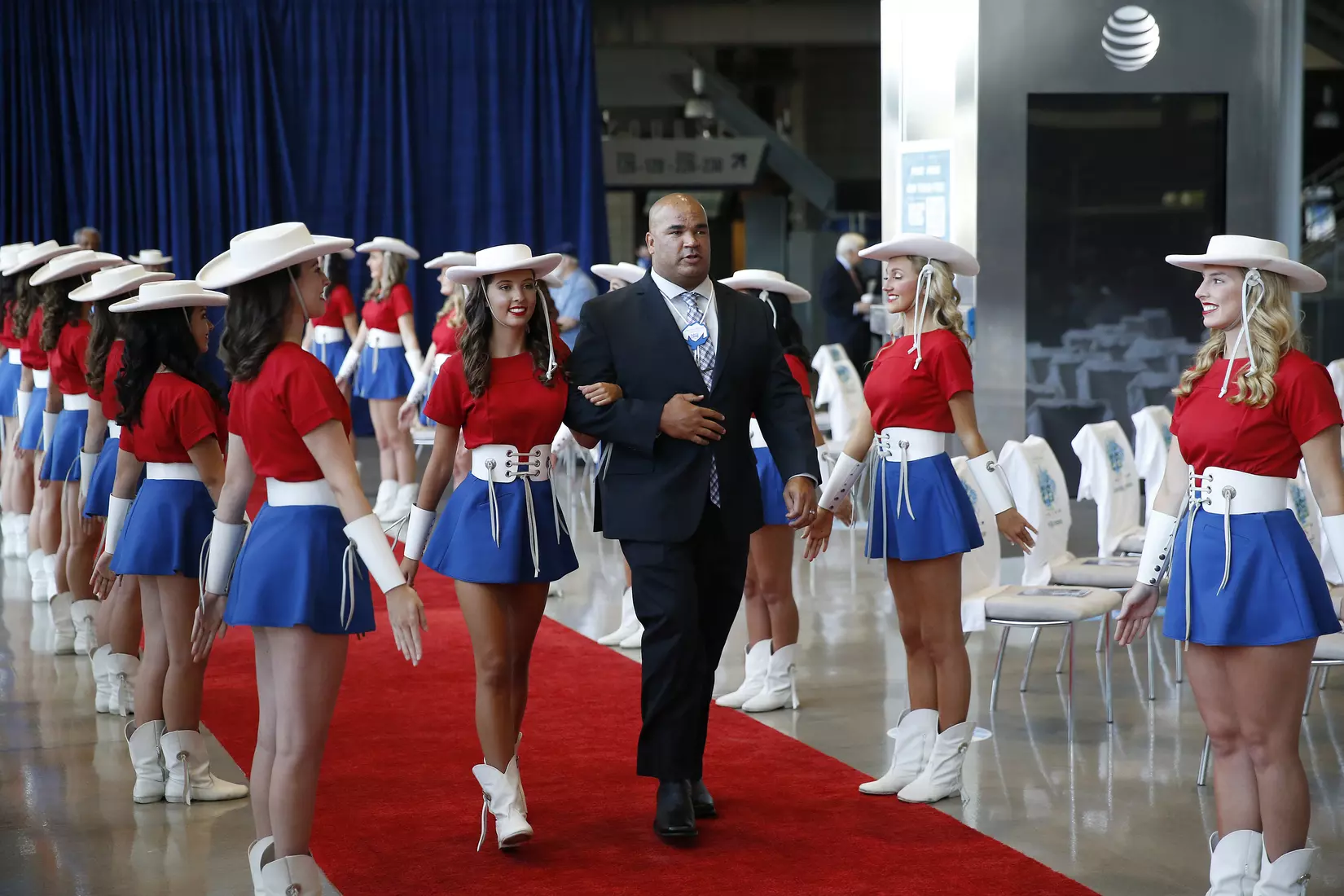 05 October 2021: Jonathan Beasley of the 2020 Cotton Bowl Hall of Fame class at the induction ceremony at AT&T Stadium in Arlington, Texas. Photo by James D. Smith/CBAA