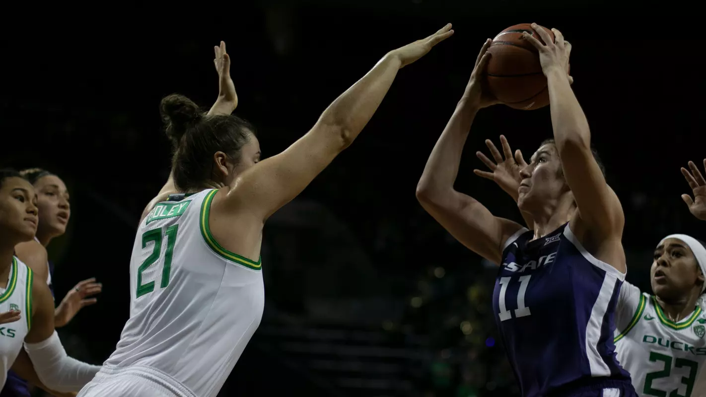 Peyton Williams attempts a shot at (3/3) Oregon on Saturday.