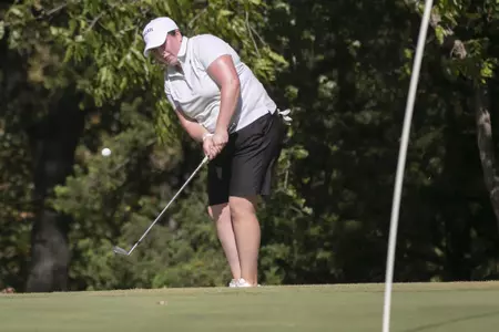 Niamh McSherry chips onto green