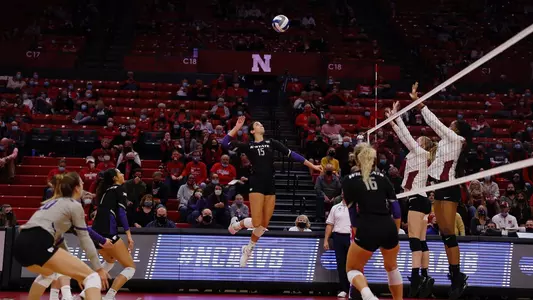 Holly Bonde competes against Florida State