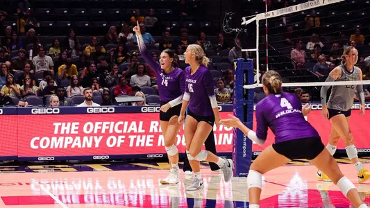 VB Shaylee Myers, Sydney Bolding WVU 2023