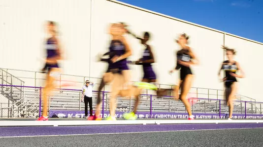 Distance runners at Ward Haylett Invitational