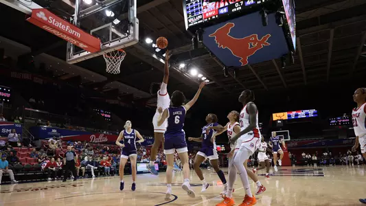Gina Garcia buzzer beater at SMU