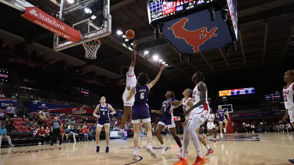 Gina Garcia buzzer beater at SMU