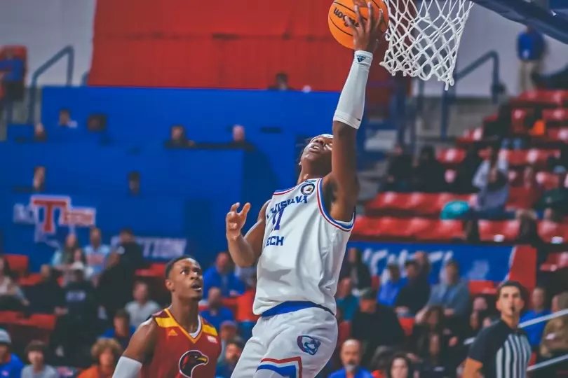 Bulldogs defeat Warhawks, 79-58