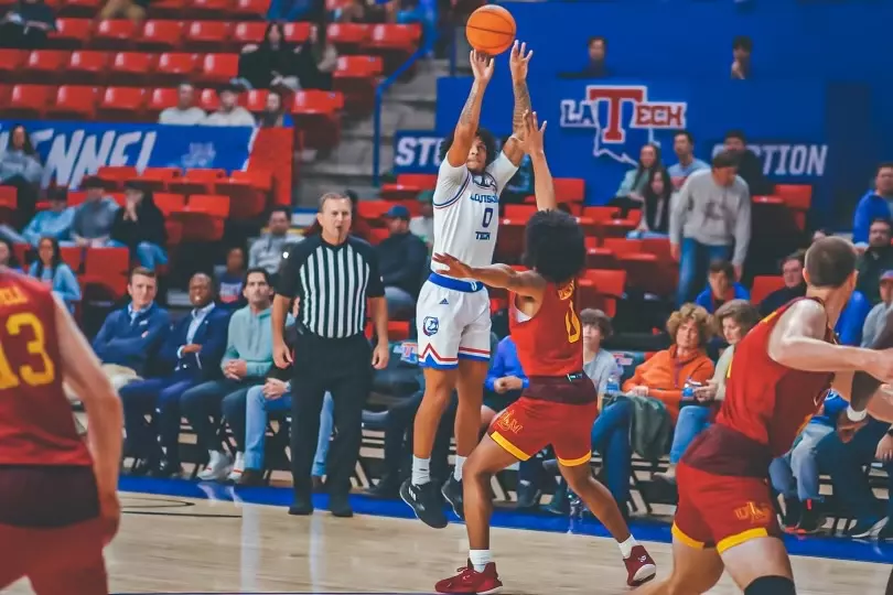 Bulldogs defeat Warhawks, 79-58